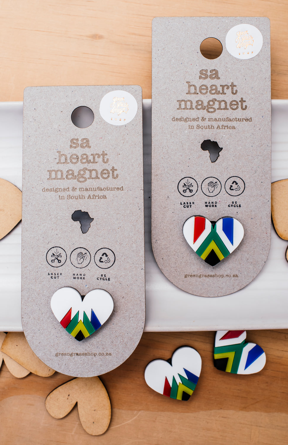 south africa heart-shaped flag brooch / magnet